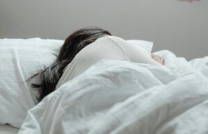 Dormir bien es fundamental para la salud.